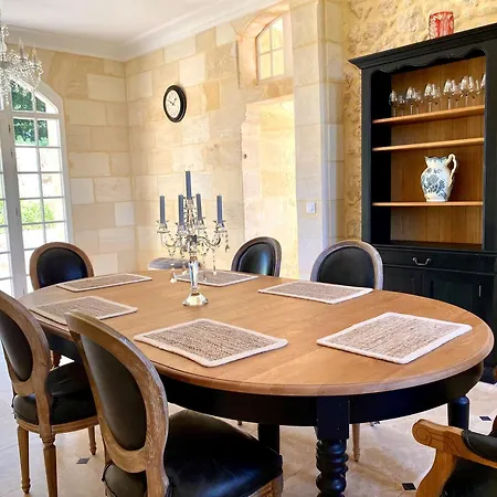 La Reserve Du Chateau De Roques بيت للعطل Puisseguin