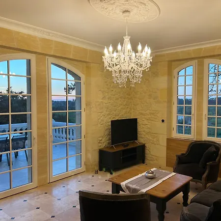La Reserve Du Chateau De Roques Holiday home Puisseguin