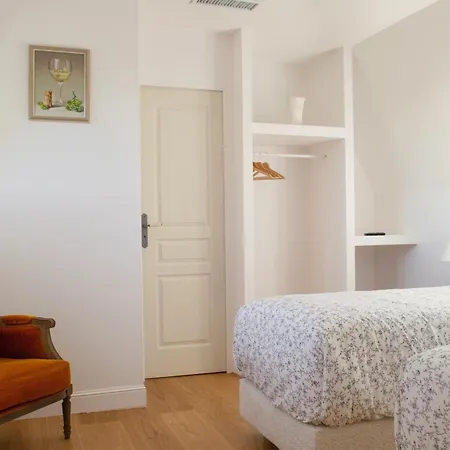 La Reserve Du Chateau De Roques Holiday home Puisseguin